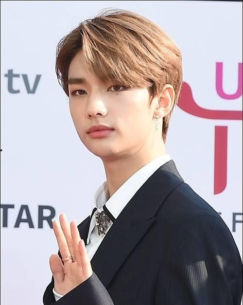 黄铉辰照片,光影中的魅力演绎